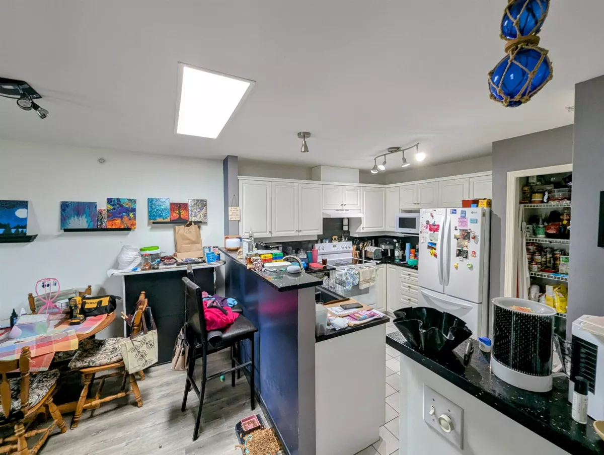 Primary Bathroom Photo of 322 5780 Trail Avenue, Sechelt, BC