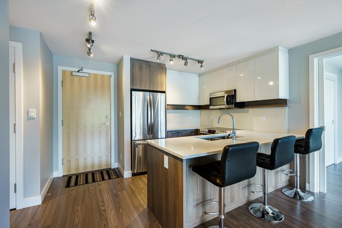 Living Room Photo of 505 958 Ridgeway Avenue, Coquitlam, BC