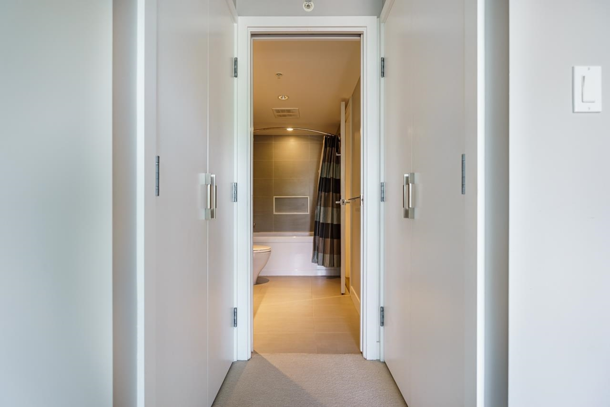 Mudroom Photo of 505 958 Ridgeway Avenue, Coquitlam, BC