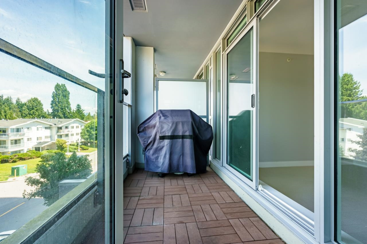 Staircase Photo of 505 958 Ridgeway Avenue, Coquitlam, BC