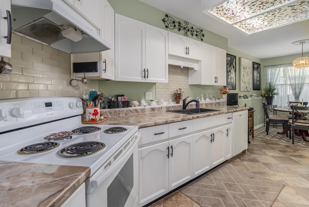 Breakfast Nook Photo of 38 3115 Trafalgar Street, Abbotsford, BC