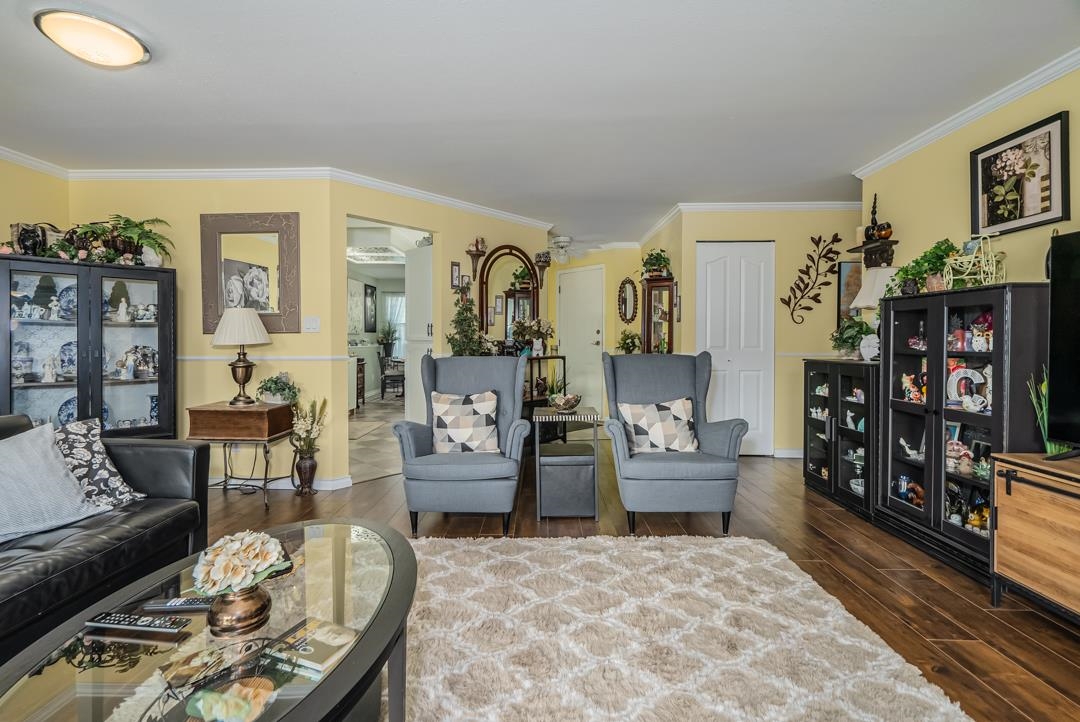 Kitchen Island Photo of 38 3115 Trafalgar Street, Abbotsford, BC