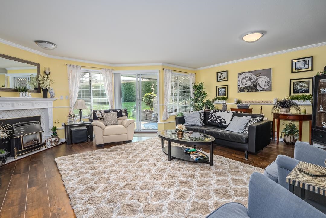 Living Room Photo of 38 3115 Trafalgar Street, Abbotsford, BC