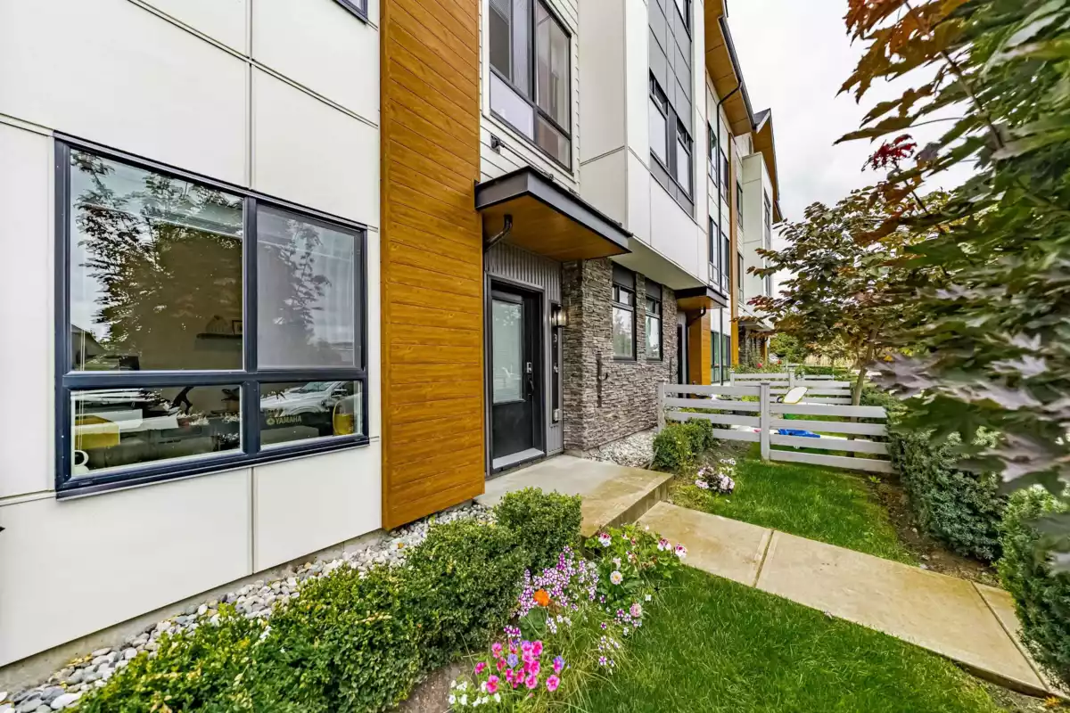Dining Area Photo of 3 15151 Edmund Drive, Surrey, BC