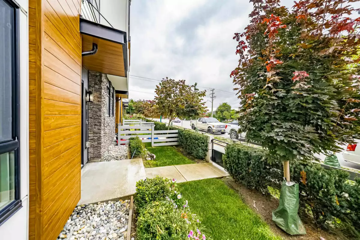 Front Yard Photo of 3 15151 Edmund Drive, Surrey, BC