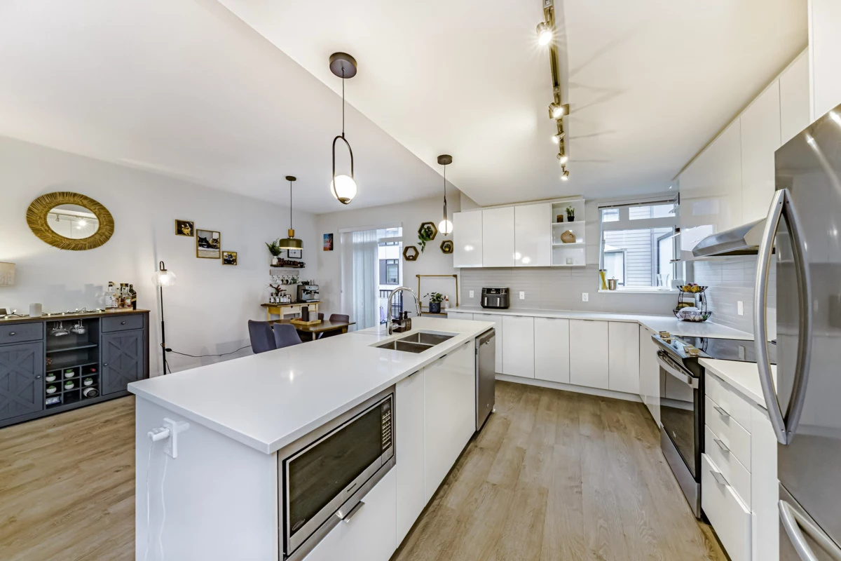 Guest Bathroom Photo of 3 15151 Edmund Drive, Surrey, BC