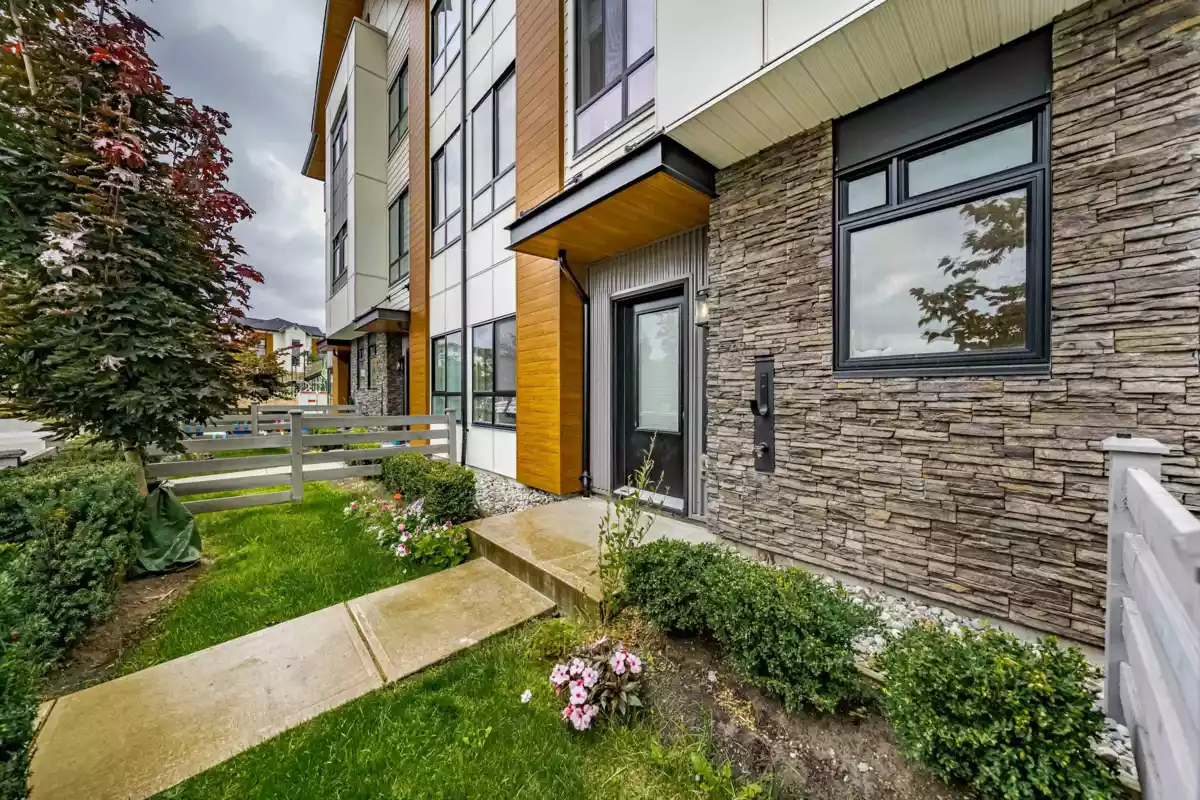 Swimming Pool Photo of 3 15151 Edmund Drive, Surrey, BC