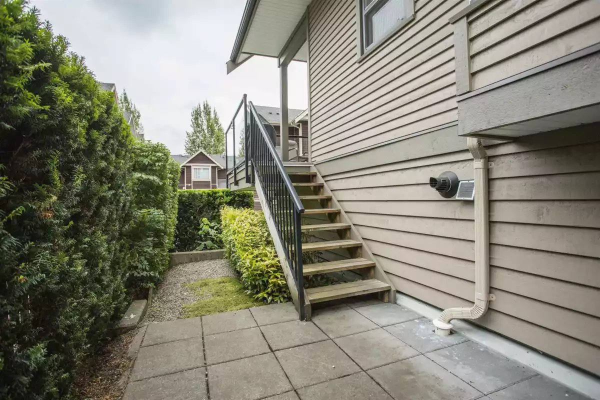 Backyard Photo of 10 3150 Sunnyhurst Road, North Vancouver, BC