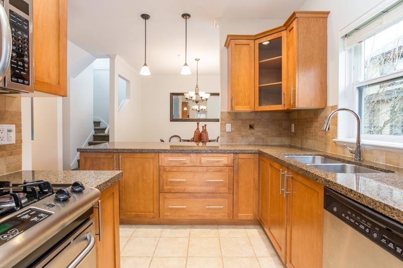 Dining Area Photo of 10 3150 Sunnyhurst Road, North Vancouver, BC