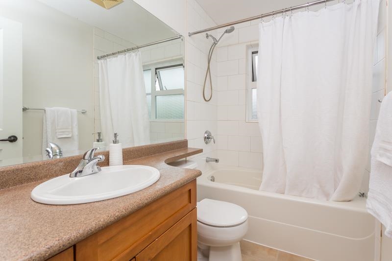 Guest Bathroom Photo of 10 3150 Sunnyhurst Road, North Vancouver, BC