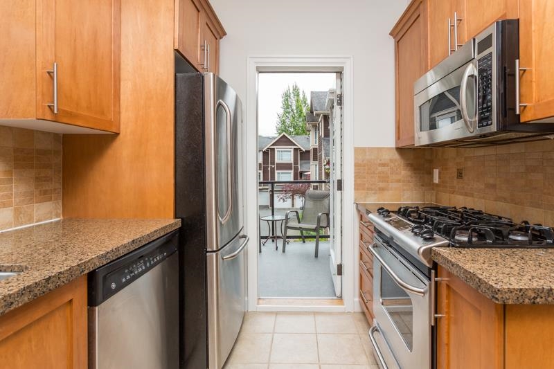 Kitchen Island Photo of 10 3150 Sunnyhurst Road, North Vancouver, BC