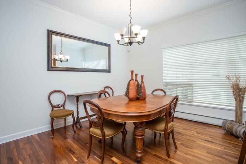 Primary Bathroom Photo of 10 3150 Sunnyhurst Road, North Vancouver, BC