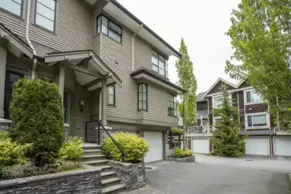 10 3150 Sunnyhurst Road, North Vancouver, BC, North Vancouver — Townhouse for sale