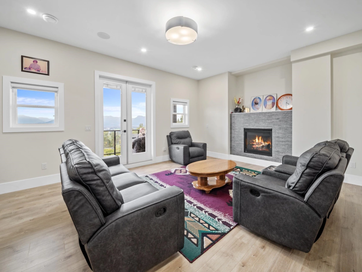Kitchen Island Photo of 8204 Harvest Place, Chilliwack, BC