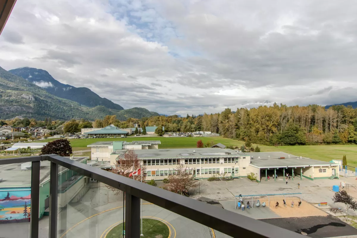 Guest Bathroom Photo of 626 38362 Buckley Avenue, Squamish, BC