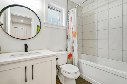 Laundry Room Photo of 5681 47a Avenue, Delta, BC