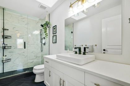 Powder Room Photo of 5681 47a Avenue, Delta, BC