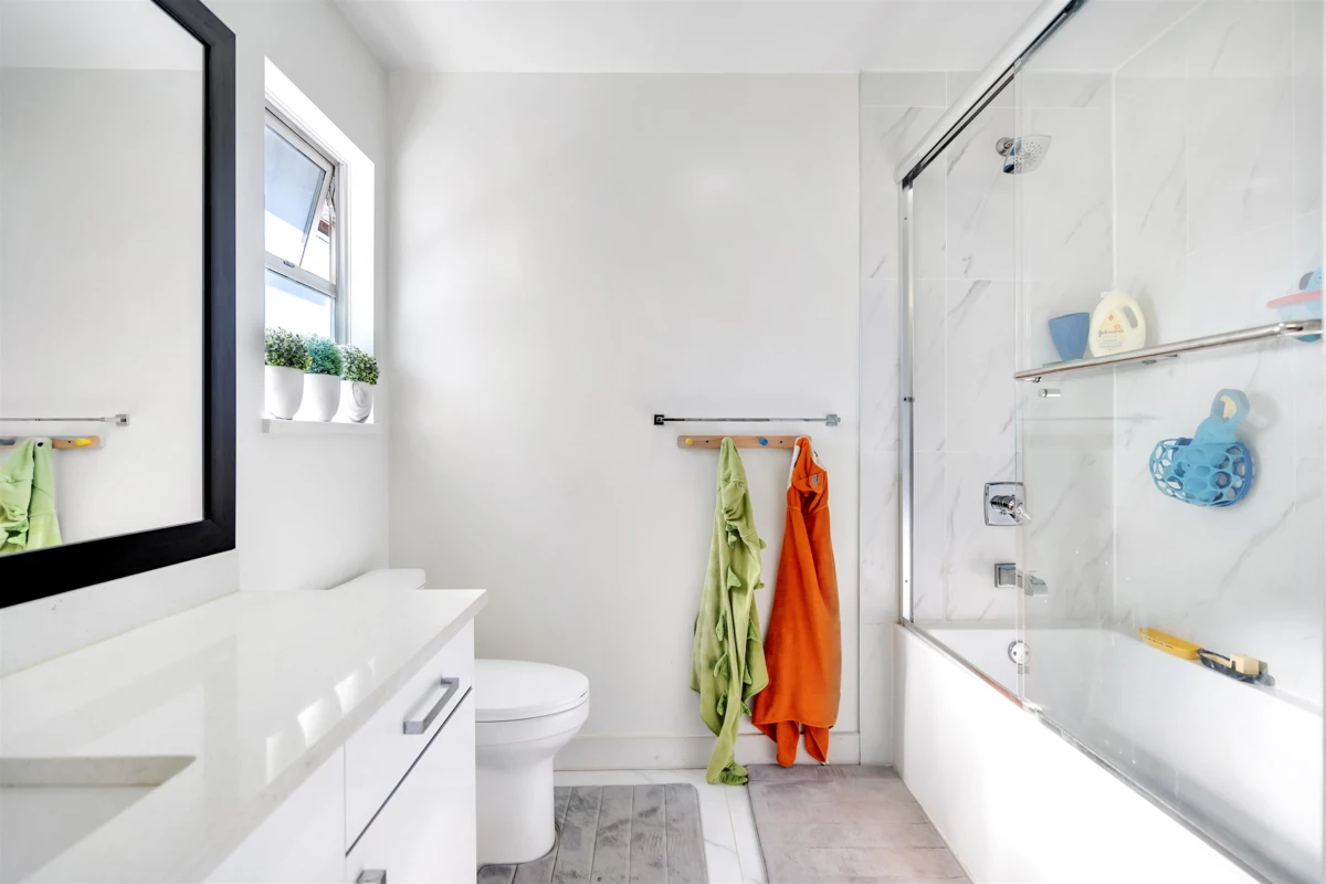 Basement Recreation Room Photo of 14596 89 Avenue, Surrey, BC