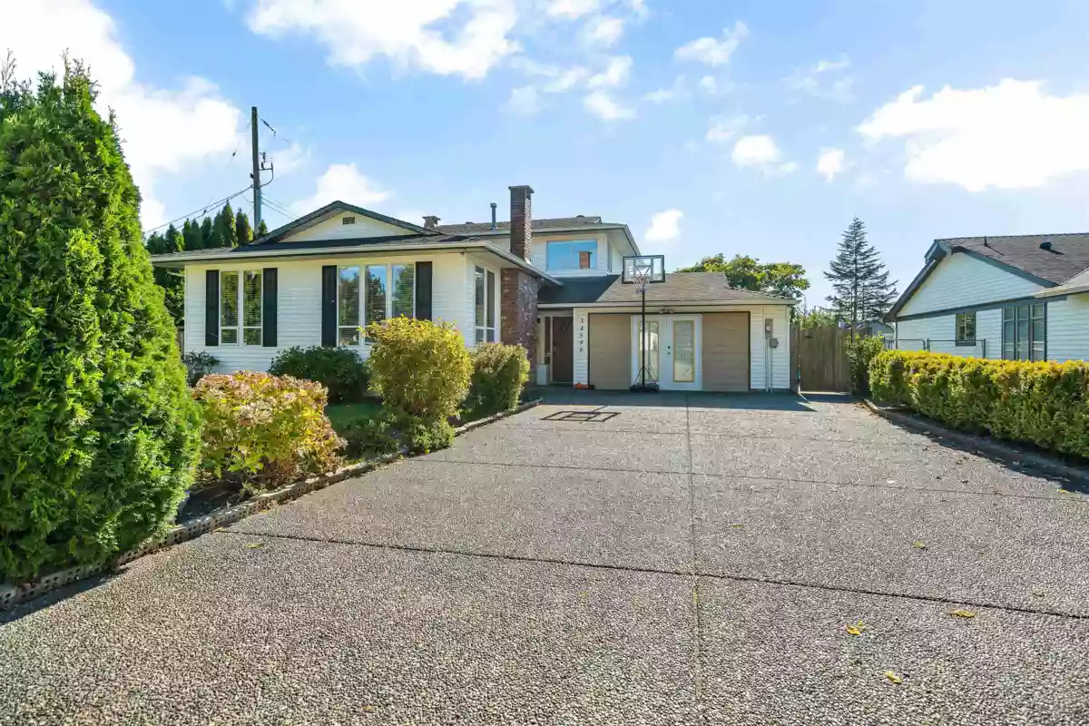 Entry Foyer Photo of 14596 89 Avenue, Surrey, BC