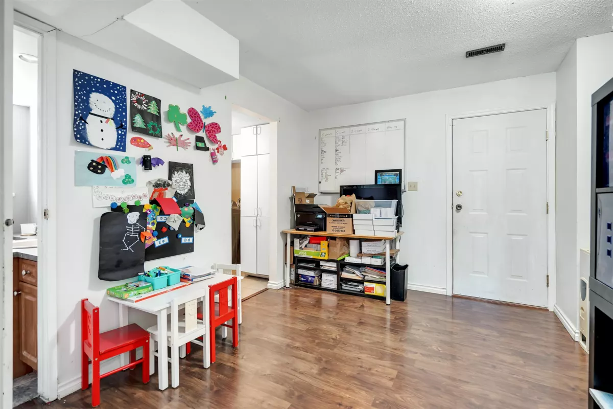 Guest Bathroom Photo of 14596 89 Avenue, Surrey, BC