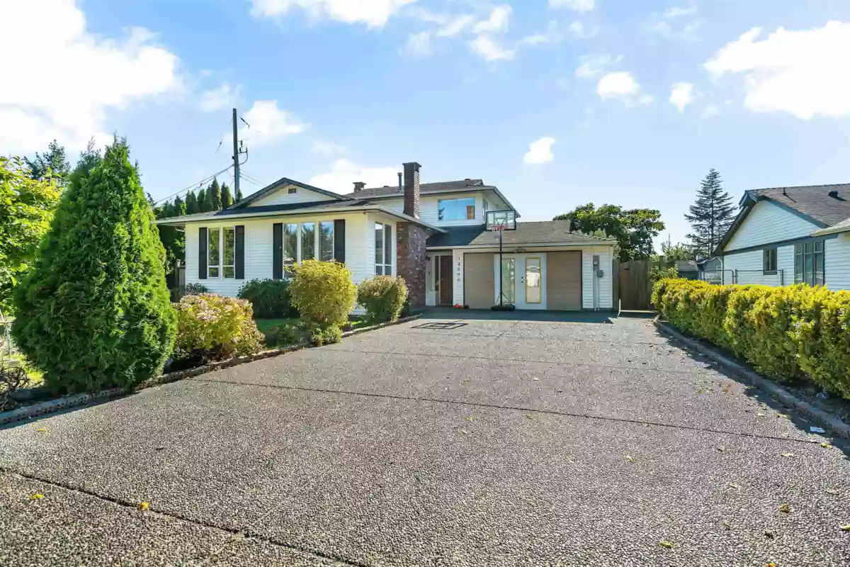 Hallway Photo of 14596 89 Avenue, Surrey, BC