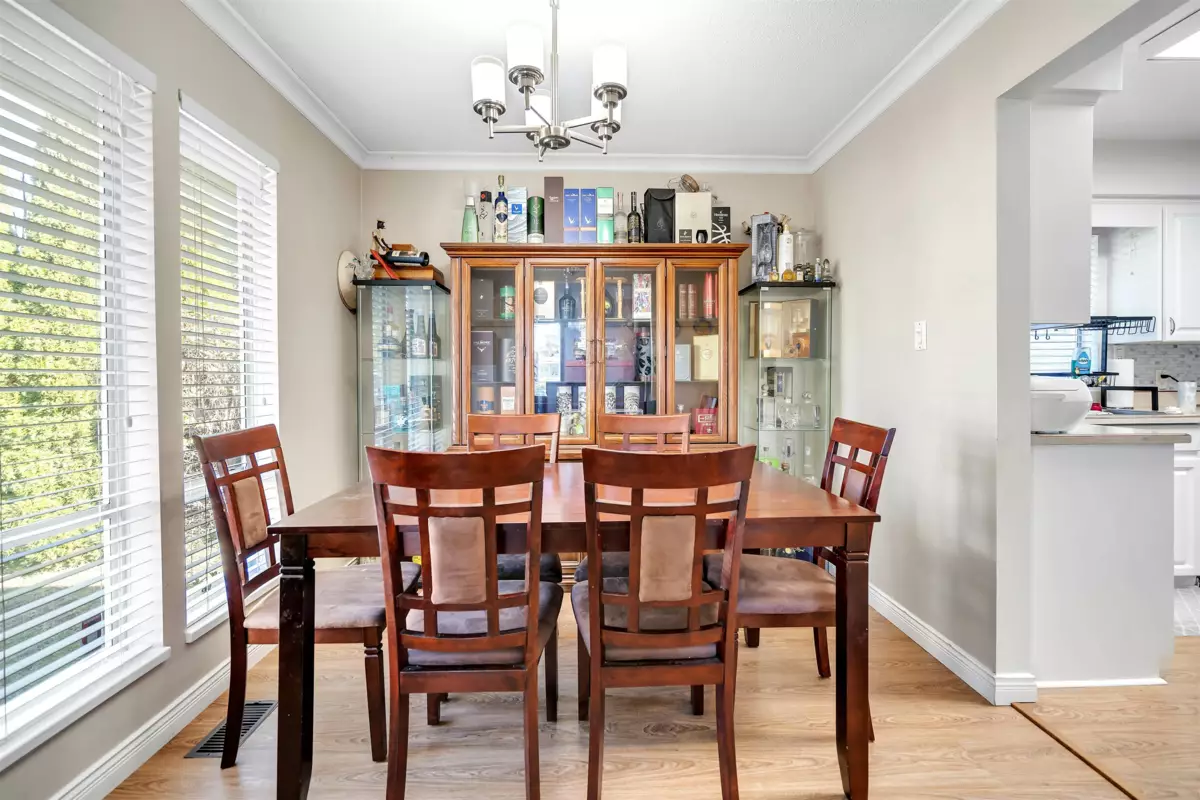 Kitchen Photo of 14596 89 Avenue, Surrey, BC