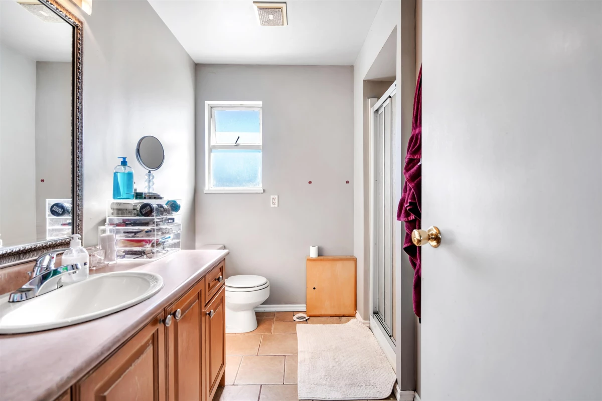 Mudroom Photo of 14596 89 Avenue, Surrey, BC