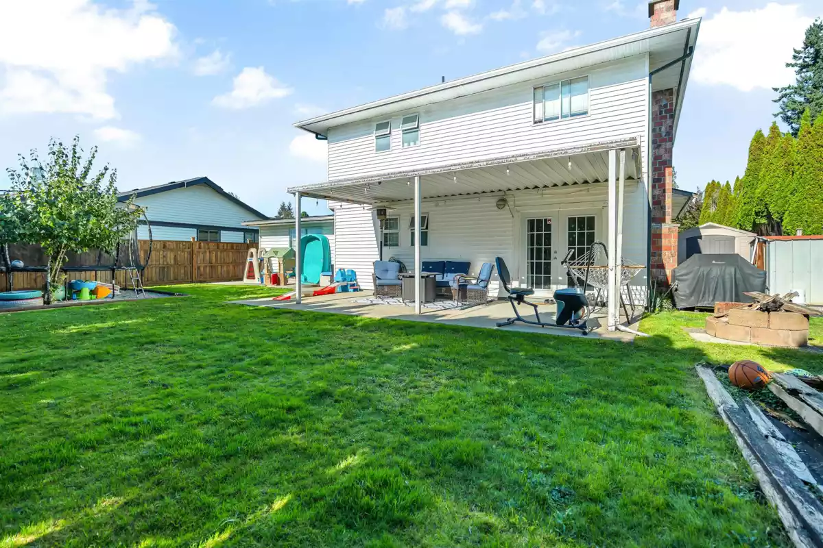 Staircase Photo of 14596 89 Avenue, Surrey, BC