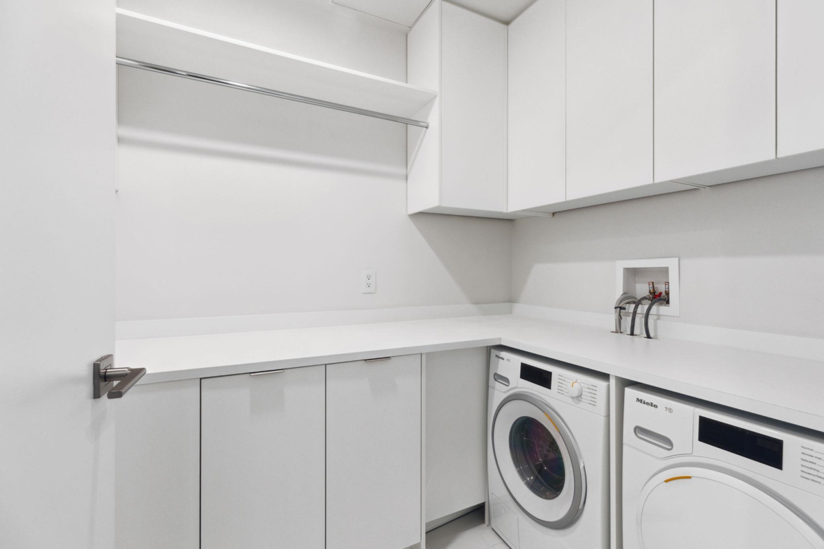 Walk-In Closet Photo of 503 6707 Nelson Avenue, West Vancouver, BC