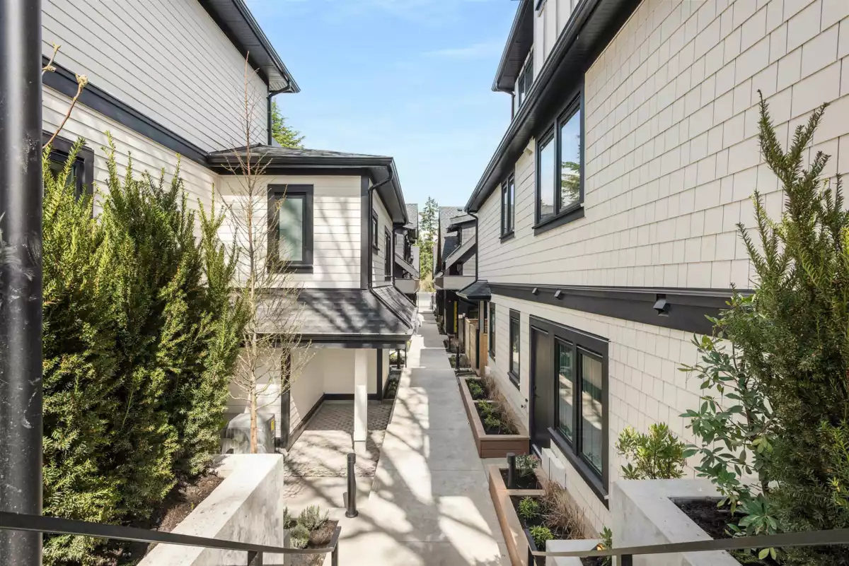 Garden / Landscaping Photo of 1 375 E 33rd Avenue, Vancouver, BC