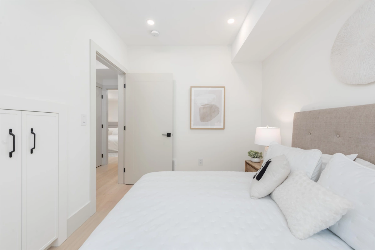 Guest Bathroom Photo of 1 375 E 33rd Avenue, Vancouver, BC