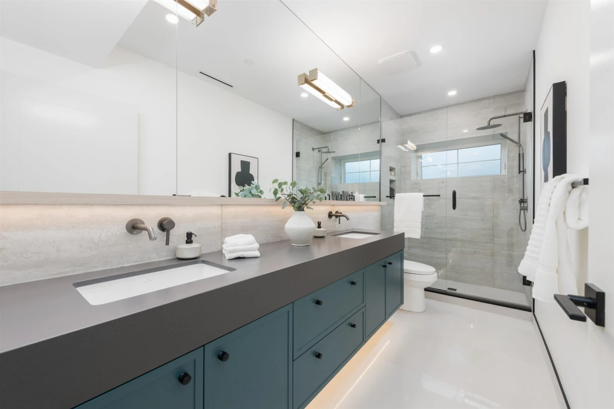 Hallway Photo of 1 375 E 33rd Avenue, Vancouver, BC