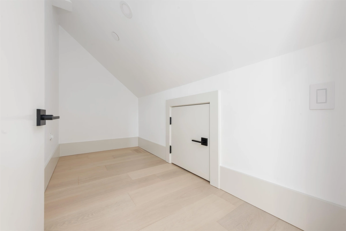 Hot Tub / Spa Photo of 1 375 E 33rd Avenue, Vancouver, BC