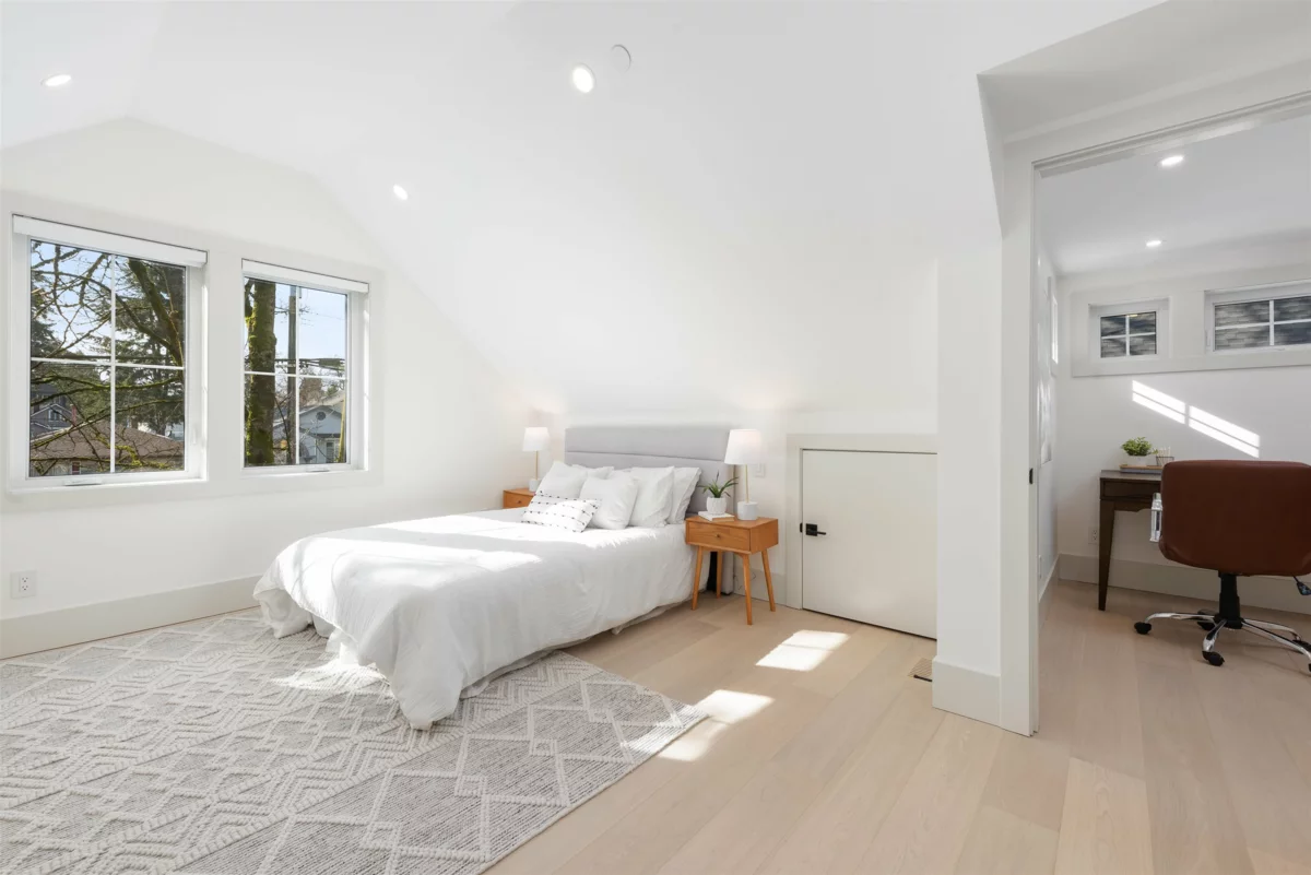 Kitchen Island Photo of 1 375 E 33rd Avenue, Vancouver, BC