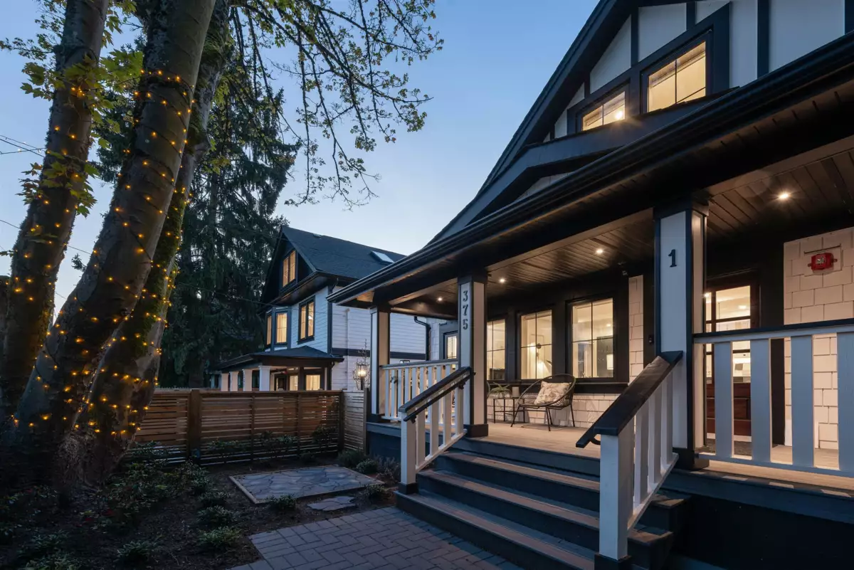 Kitchen Photo of 1 375 E 33rd Avenue, Vancouver, BC
