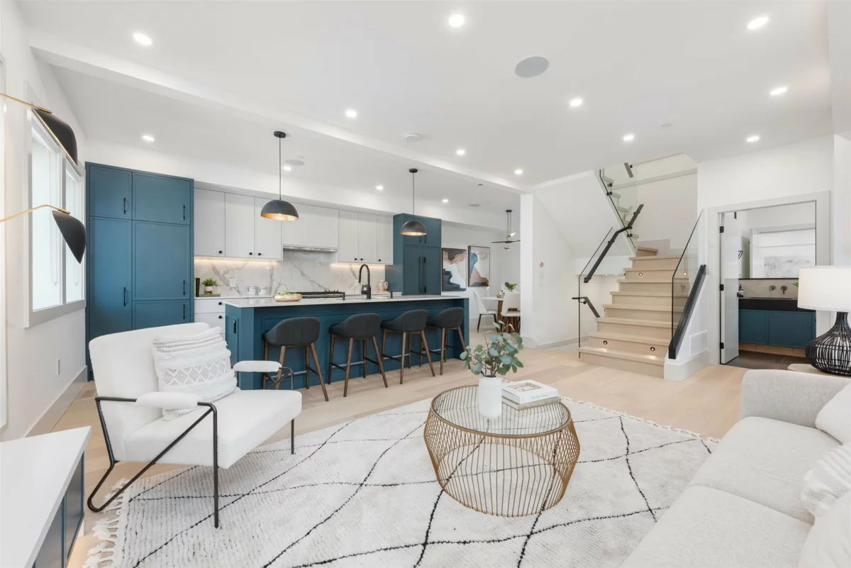 Living Room Photo of 1 375 E 33rd Avenue, Vancouver, BC