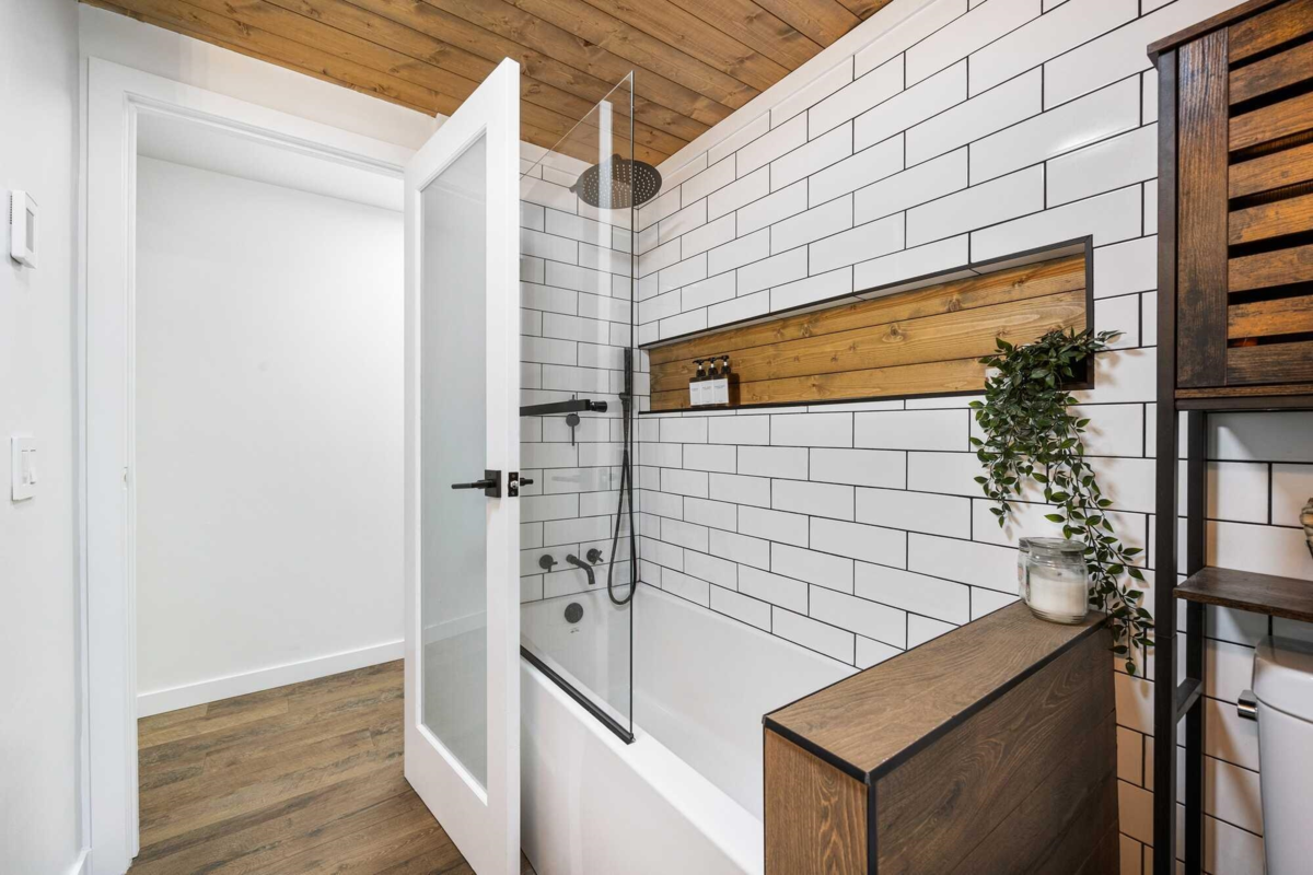 Breakfast Nook Photo of 66686 Kawkawa Lake Road, Hope, BC