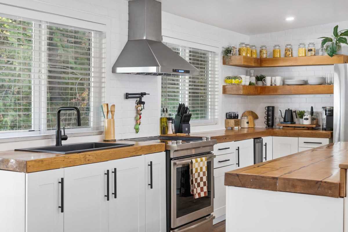 Family Room Photo of 66686 Kawkawa Lake Road, Hope, BC