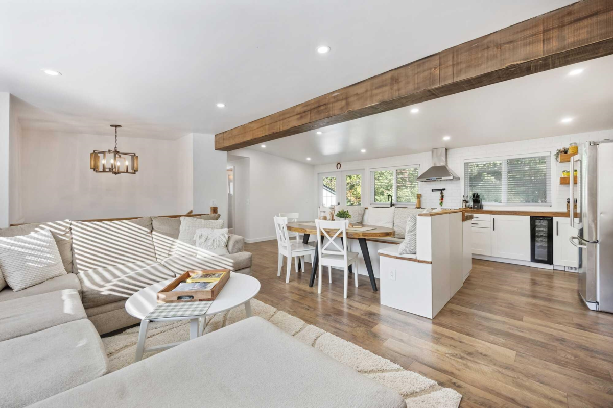 Kitchen Island Photo of 66686 Kawkawa Lake Road, Hope, BC