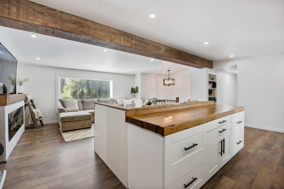 Kitchen Photo of 66686 Kawkawa Lake Road, Hope, BC