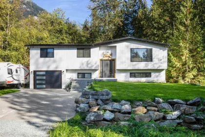 66686 Kawkawa Lake Road, Hope, BC, Hope — Single Family Residence for sale