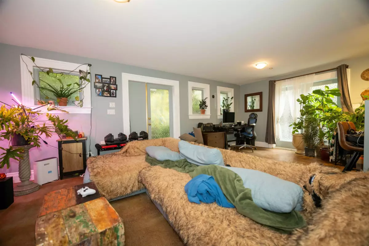 Hallway Photo of 1119 Pendrell Street, Vancouver, BC