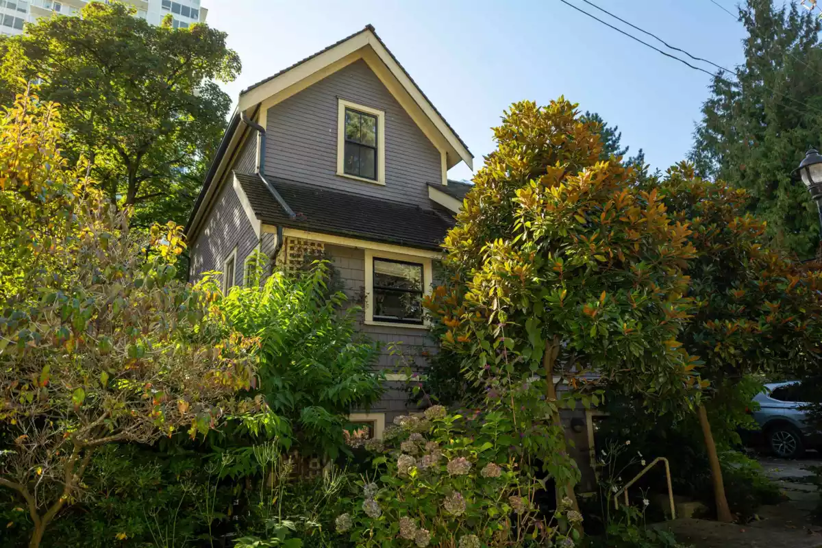 Living Room Photo of 1119 Pendrell Street, Vancouver, BC