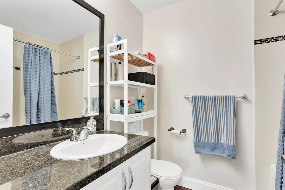 Backyard Photo of 943 Harris Avenue, Coquitlam, BC