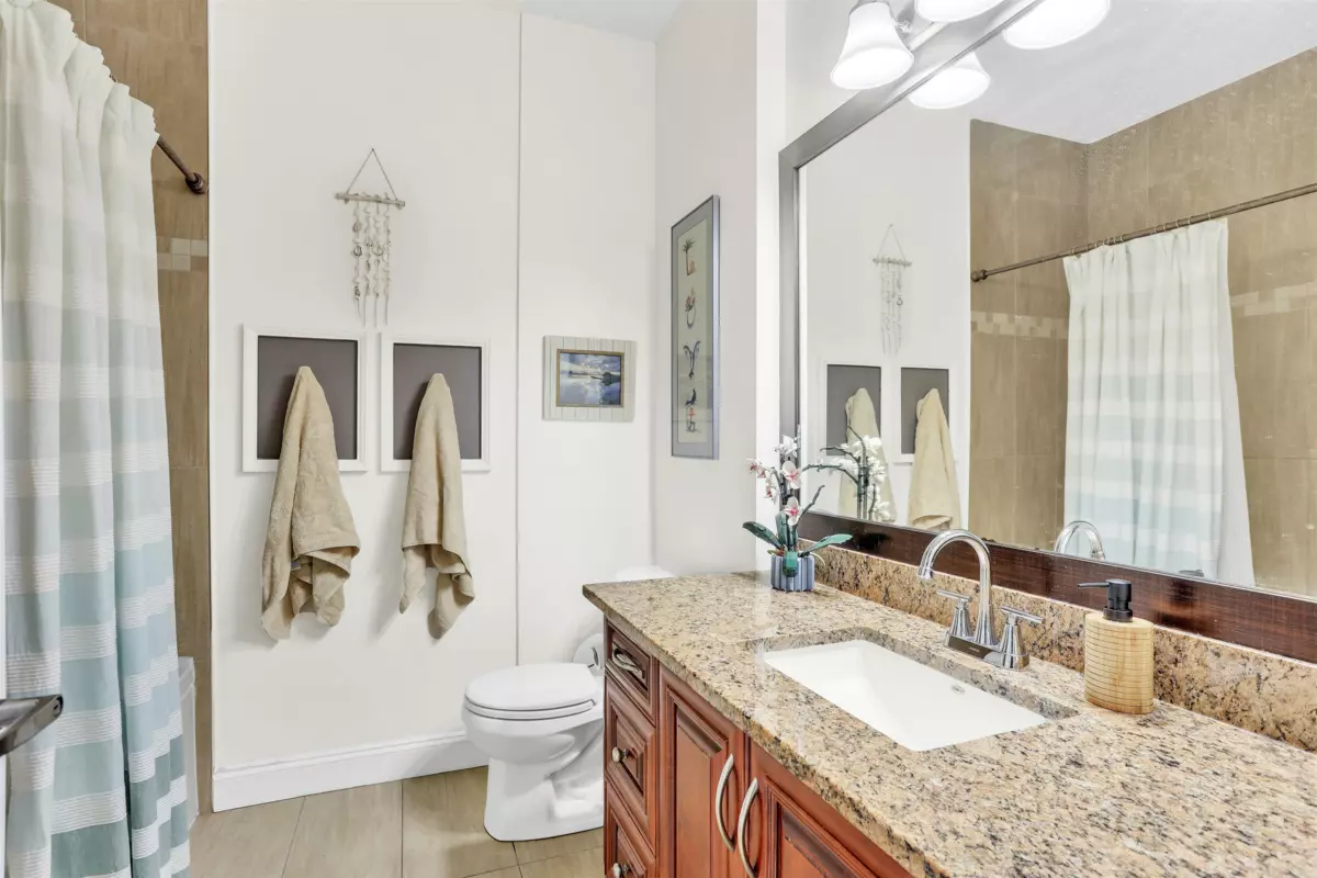 Bedroom 2 Photo of 943 Harris Avenue, Coquitlam, BC