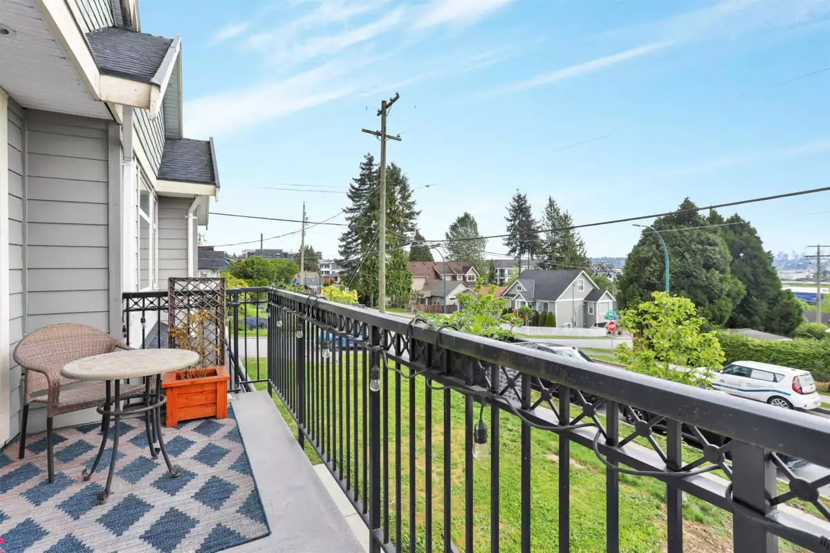 Breakfast Nook Photo of 943 Harris Avenue, Coquitlam, BC