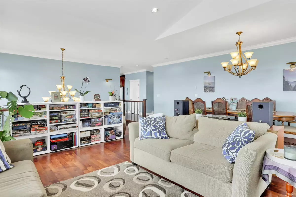 Dining Area Photo of 943 Harris Avenue, Coquitlam, BC