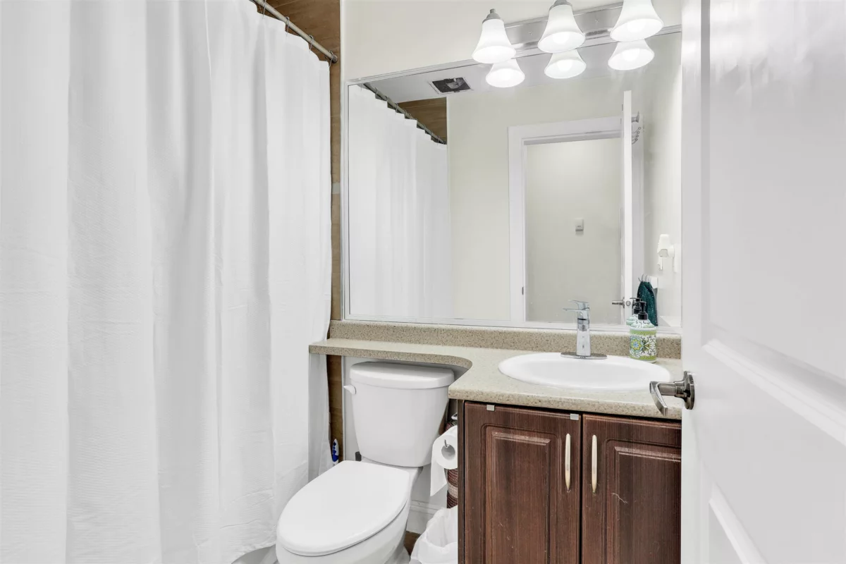 Entry Foyer Photo of 943 Harris Avenue, Coquitlam, BC