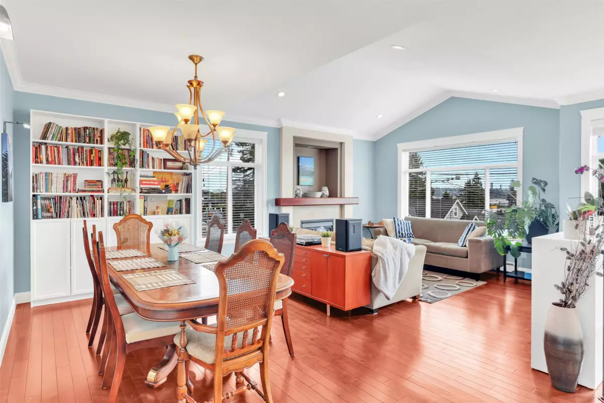 Family Room Photo of 943 Harris Avenue, Coquitlam, BC