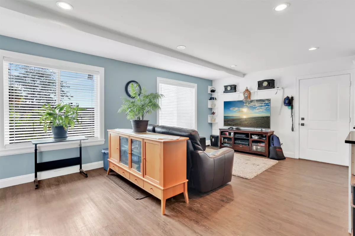 Garage Interior Photo of 943 Harris Avenue, Coquitlam, BC